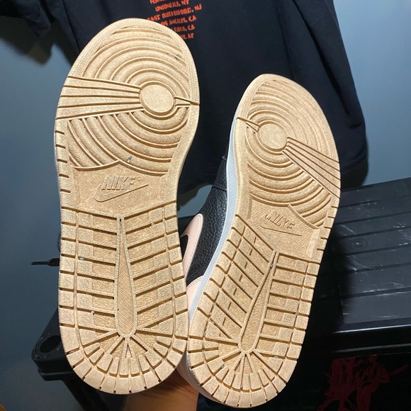 Jordan 1 high Crimson Tint - Picture 5 of 5